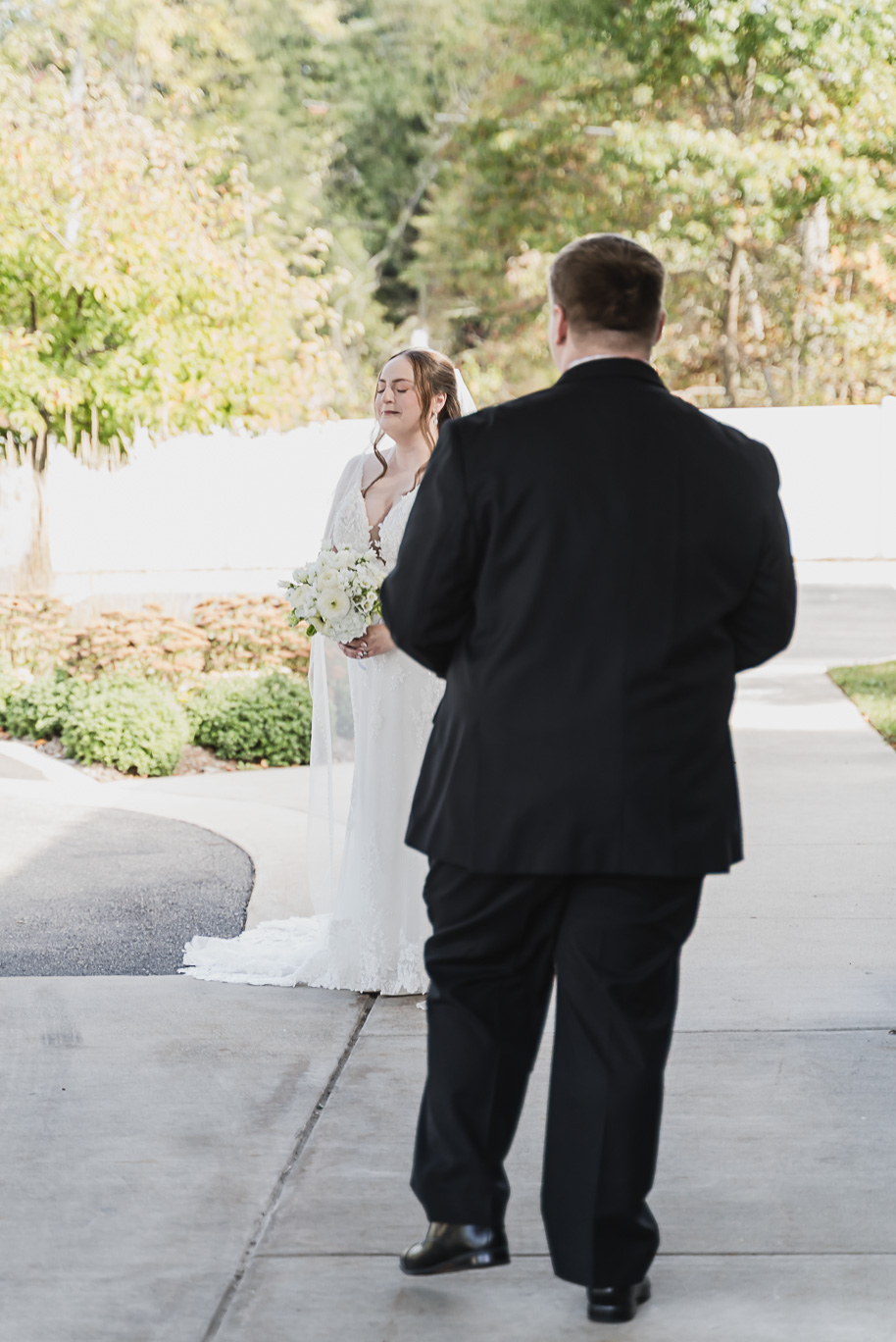 A fall Bay Pointe Woods wedding in Shelbyville, Michigan, featuring white and sage details, black-tie elegance, and heartfelt family legacy. Photographed by Kari Dawson + Co.
