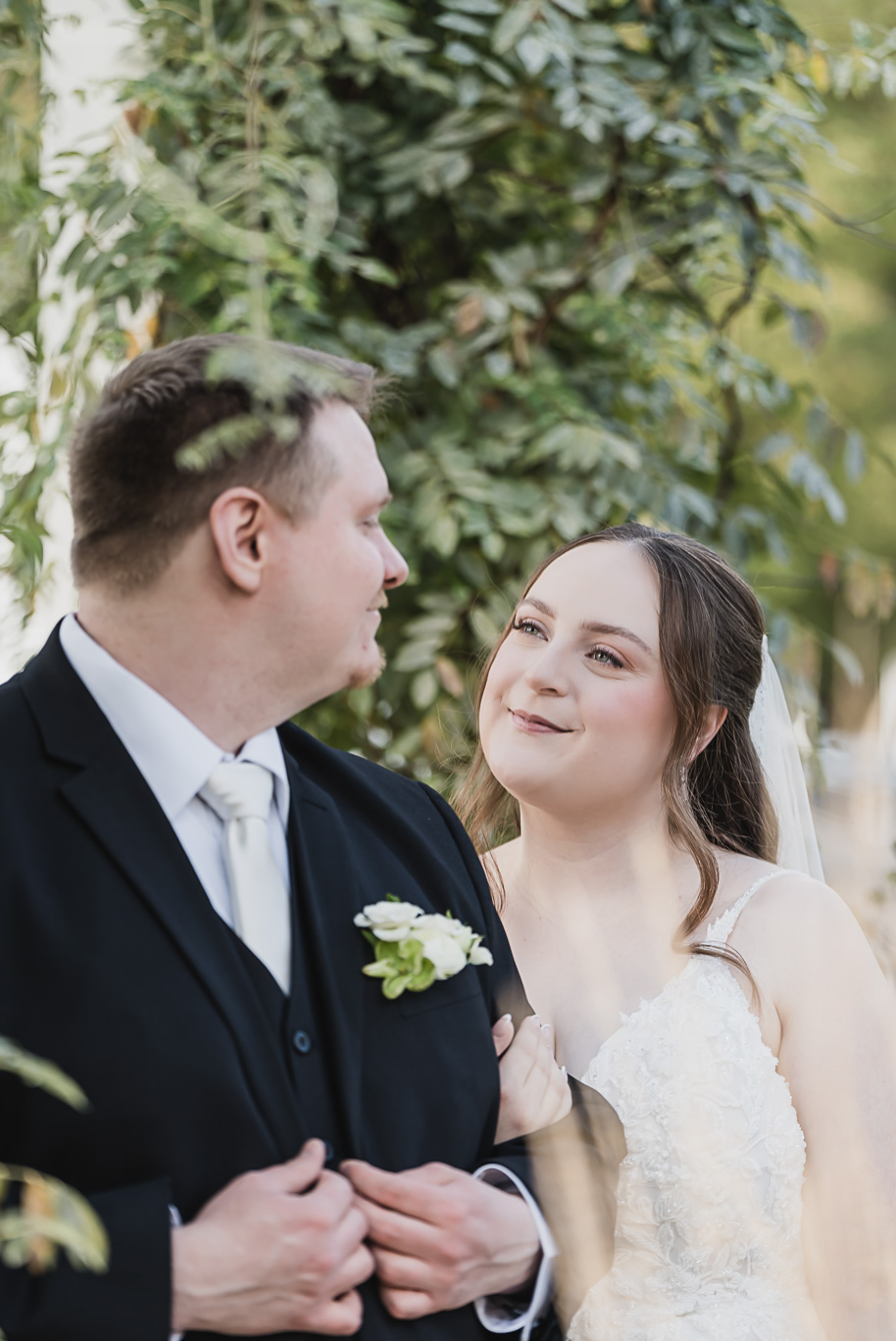 A fall Bay Pointe Woods wedding in Shelbyville, Michigan, featuring white and sage details, black-tie elegance, and heartfelt family legacy. Photographed by Kari Dawson + Co.
