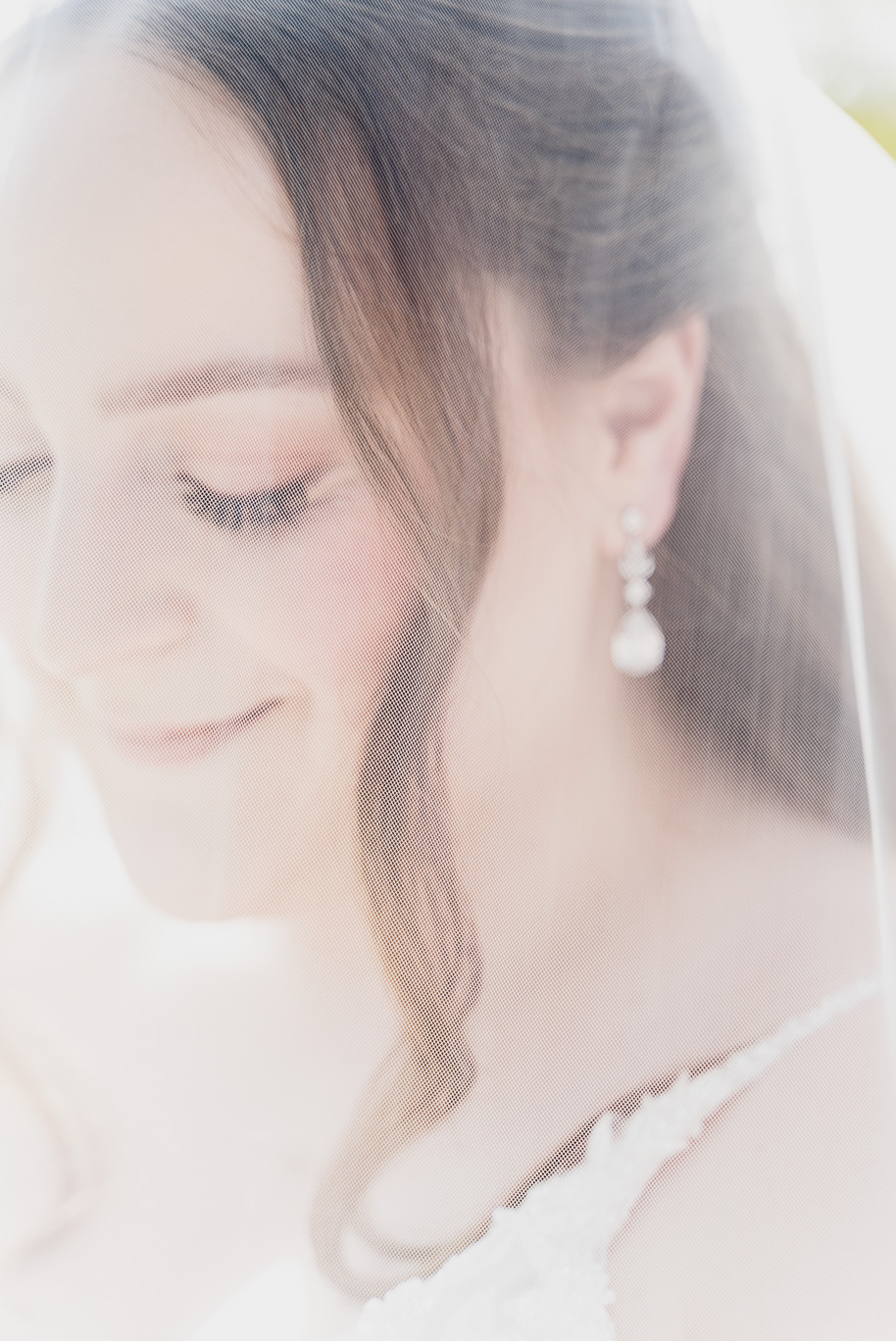 A fall Bay Pointe Woods wedding in Shelbyville, Michigan, featuring white and sage details, black-tie elegance, and heartfelt family legacy. Photographed by Kari Dawson + Co.
