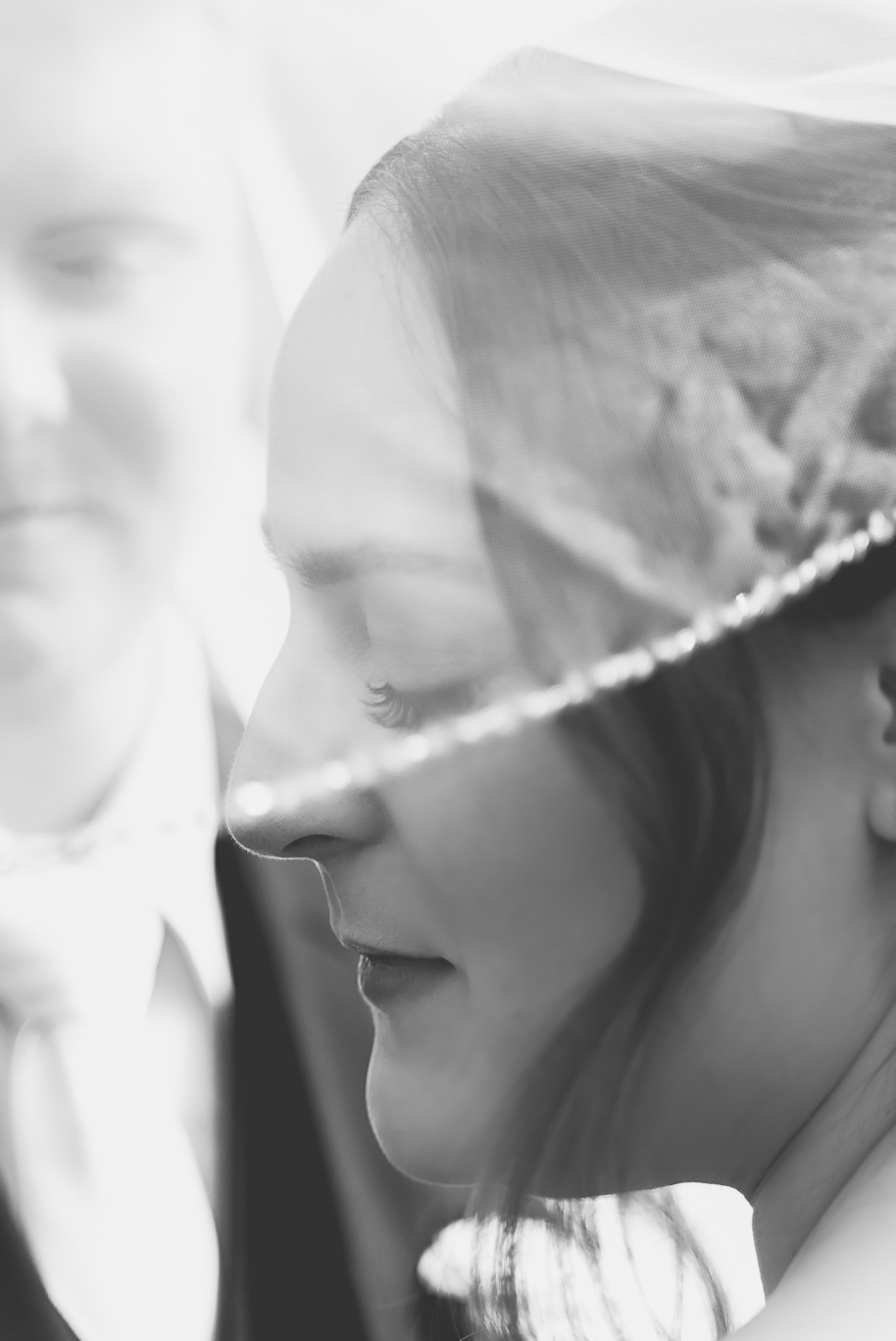 A fall Bay Pointe Woods wedding in Shelbyville, Michigan, featuring white and sage details, black-tie elegance, and heartfelt family legacy. Photographed by Kari Dawson + Co.
